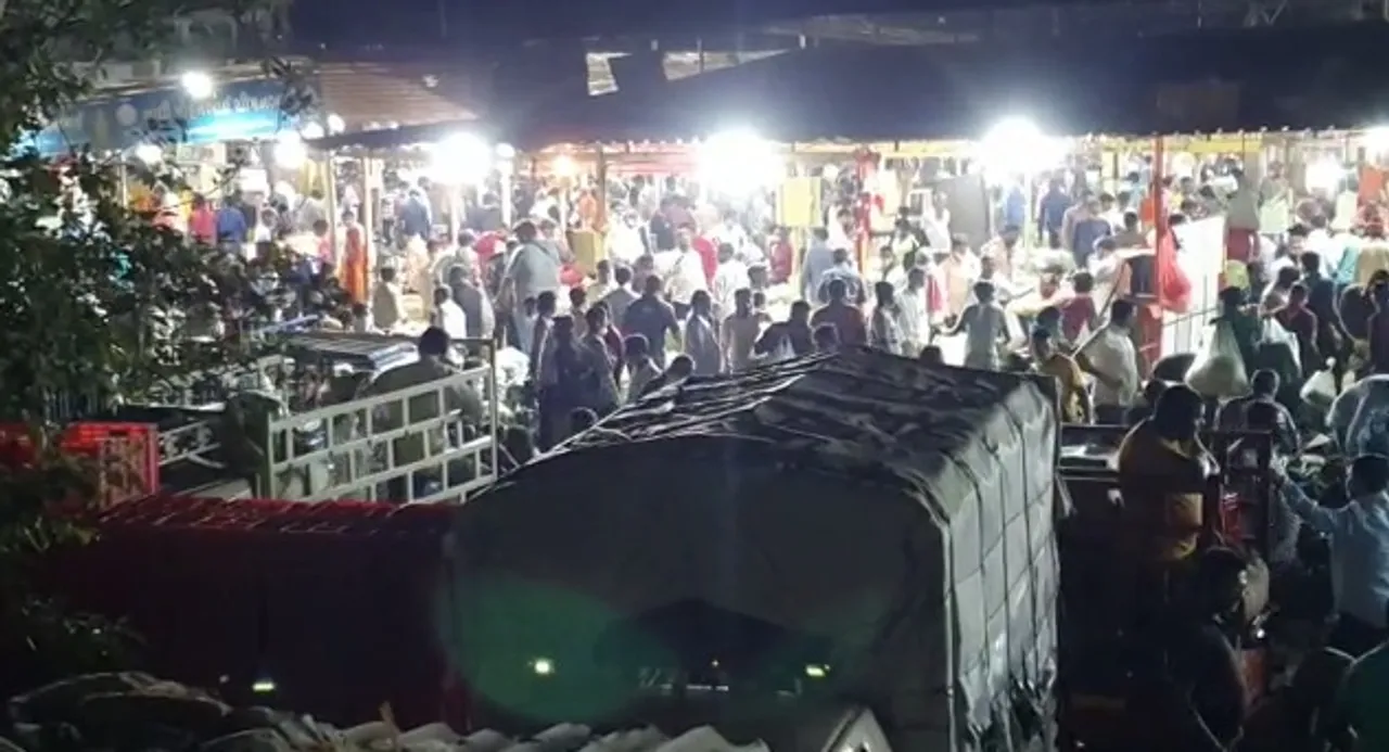 Sardar vegetable market at Padra was buzzing with traders coming to sell and buy vegetables