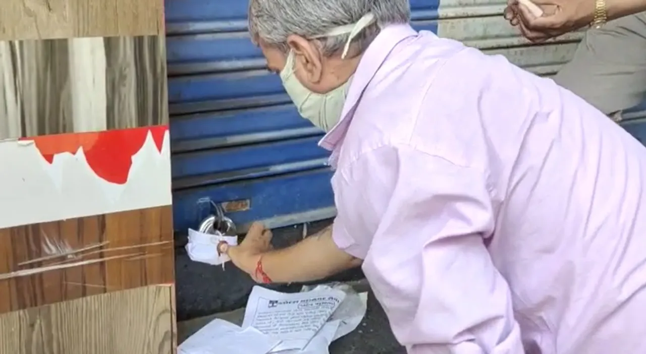 Vadodara Corporation seals one shop for violating guidelines and sends notice to five shopkeepers