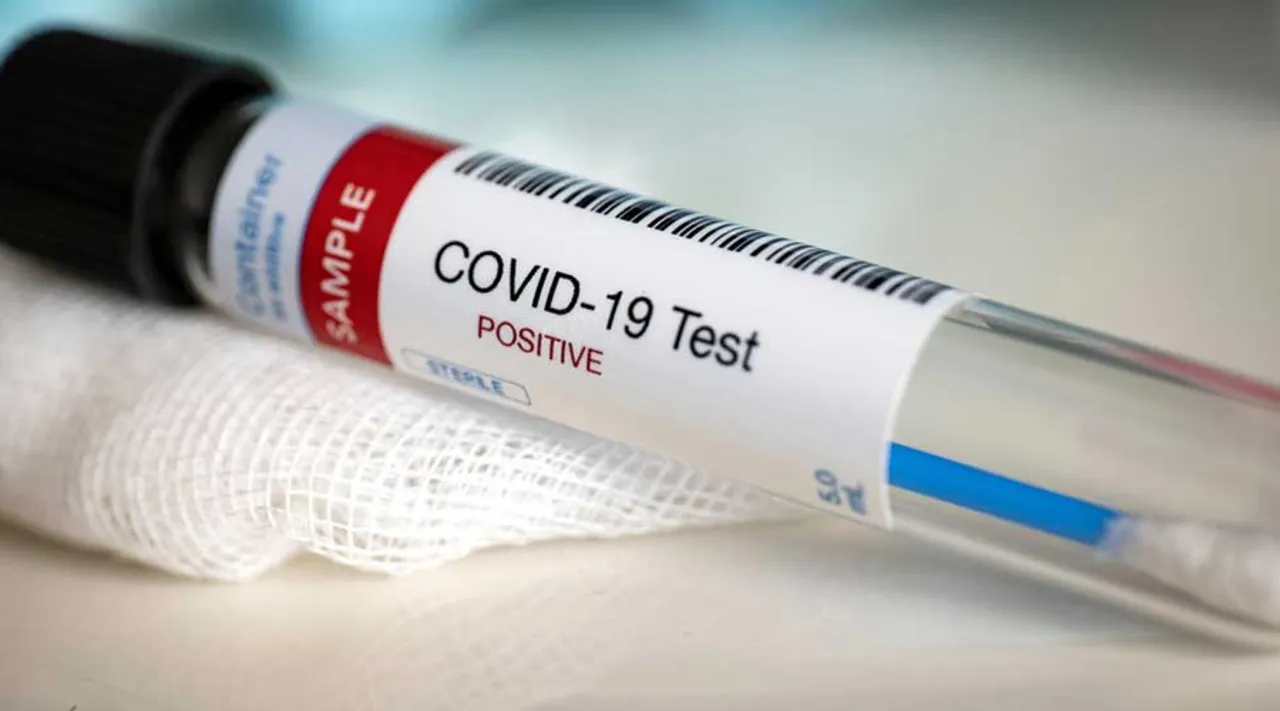 India reports a slight spike in Covid infections, with 4,03,738 new cases