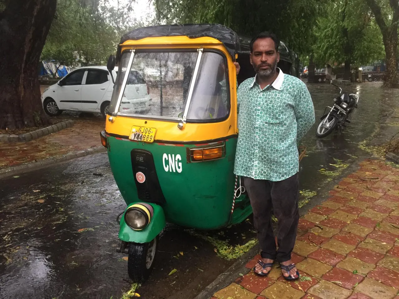 Autorickshaw driver service to humanity in Vadodara