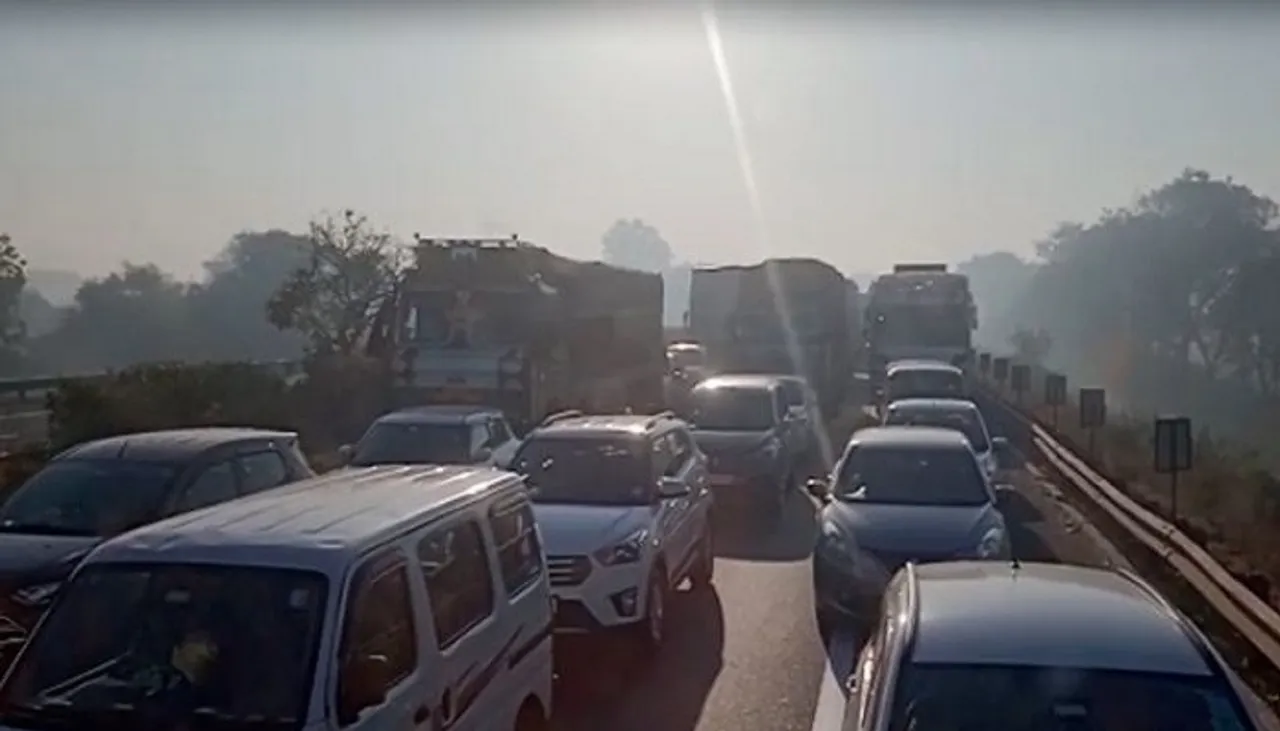Amdavad Vadodara Expressway Traffic