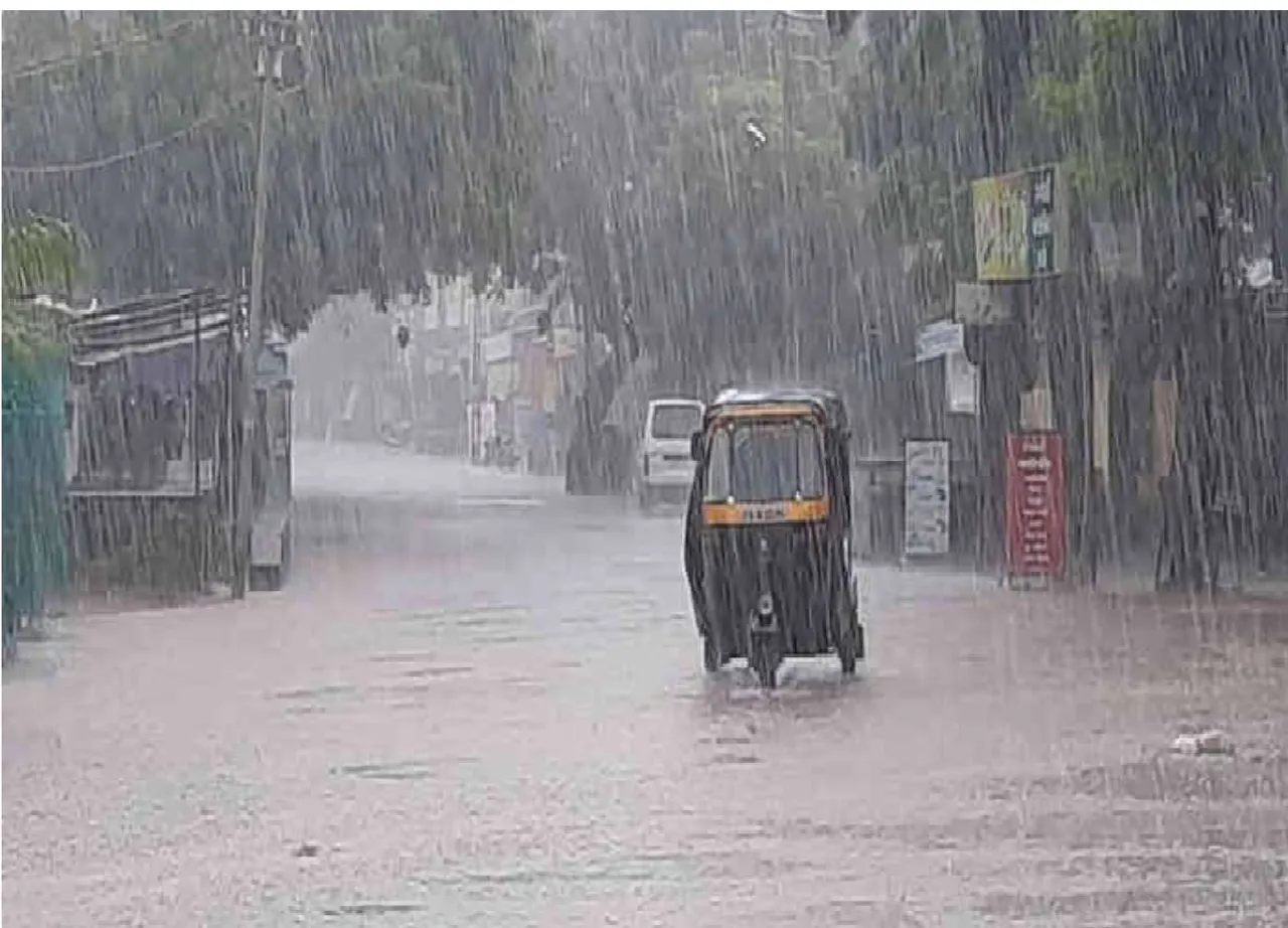 વરસાદ ખબક્યો 