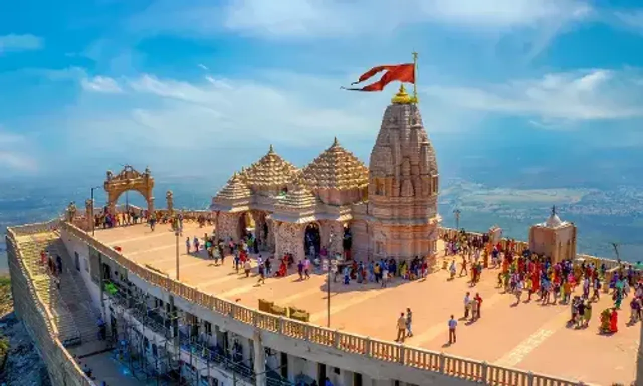 આજથી શારદીય નવરાત્રિનો પ્રારંભ, પ્રથમ નોરતાએ પાવગઢ સહિત અનેક જગ્યાએ માતાજીના દર્શન કરવા ભક્તોની ભીડ ઉમટી