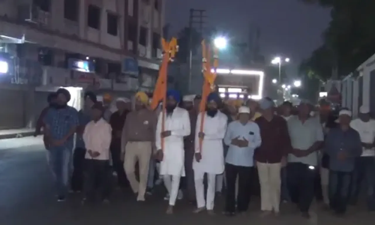 જામનગર : ગુરુનાનક જયંતિની ઉજવણીના ભાગરૂપે શીખ સમાજ દ્વારા પ્રભાતફેરી યોજાય...