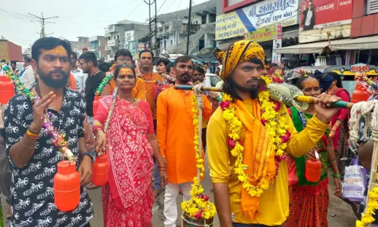પંચમહાલ:શ્રાવણના પ્રથમ સોમવારે ગોધરાથી મરડેશ્વર મહાદેવ મંદિર સુધી કાઢવામાં આવેલી કાવડયાત્રા બમ બમ ભોલેના નાદથી ગુંજી ઉઠી