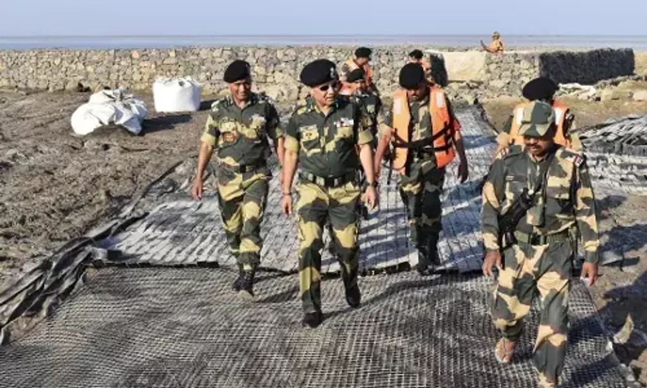 કચ્છ : BSF ગુજરાત ફ્રન્ટિયરના IG રવિ ગાંધી ભુજ સેક્ટરની મુલાકાતે, ખંતપૂર્વક ફરજ બજાવતા સૈનિકોને પ્રોત્સાહિત કર્યા