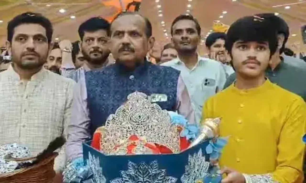 સાળંગપુર કષ્ટભંજન હનુમાનજી મંદિરમાં સુરતના હરિભક્ત દ્વારા એક કિલો સોનાનો હીરા જડિત મુગટ કરવામાં આવ્યો અપર્ણ