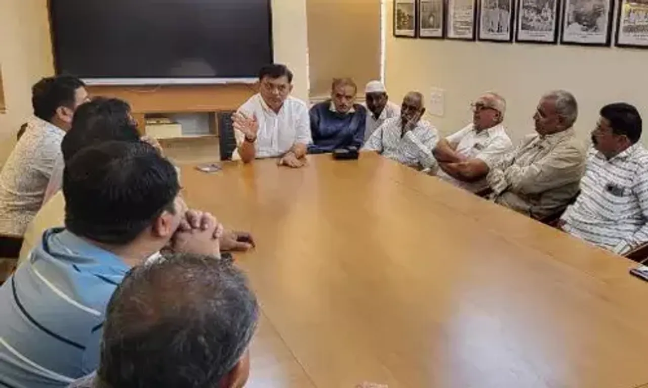 અમરેલી : સાવરકુંડલા APMCમાં 3 દિવસની હડતાળનો અંત આવ્યો, ધારાસભ્યની અધ્યક્ષતામાં મળી હતી બેઠક