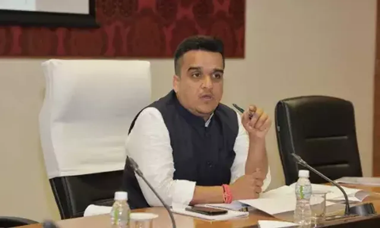 ગૃહરાજ્ય મંત્રી હર્ષ સંઘવીએ અમદાવાદમાં 18 શરણાર્થીઓને આપી ભારતીય નાગરિકતા