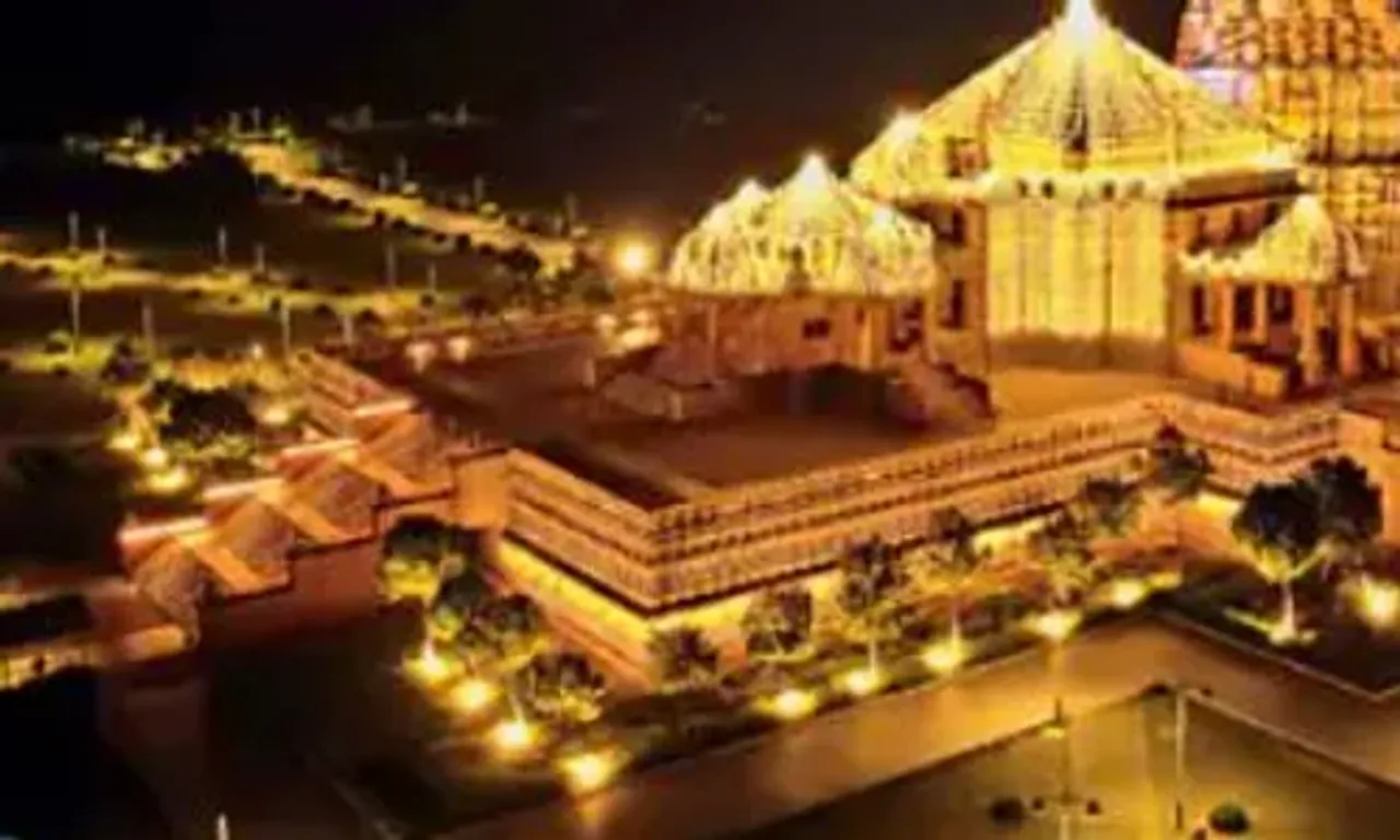 દિવાળીના પર્વ પર ખોડલધામ મંદિરને રોશનીથી શણગારાયુ, સુખડીના 50હજાર પેકેટ તૈયાર !