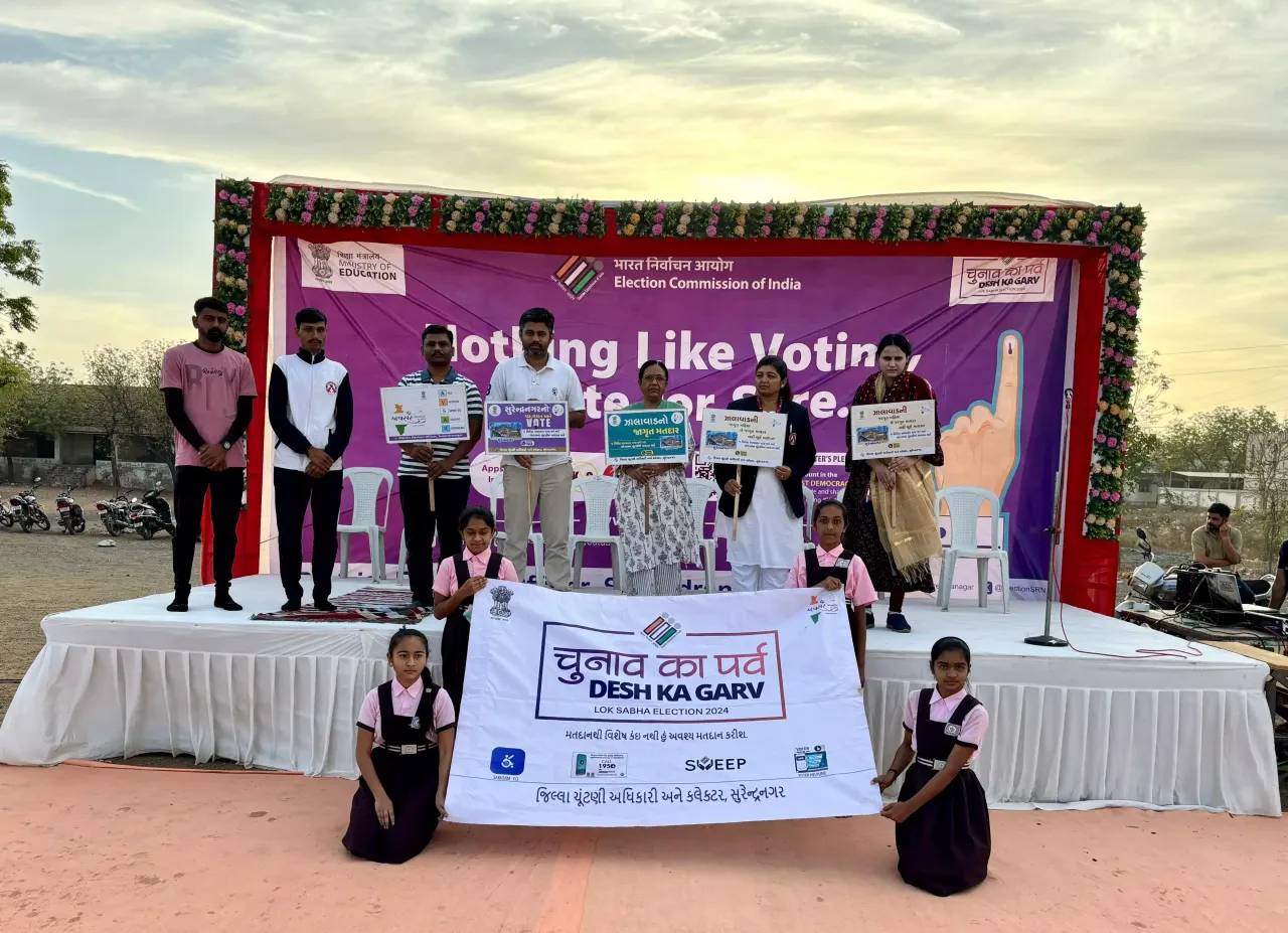 સુરેન્દ્રનગર: મતદાન જાગૃતિ અર્થે સાયલા ખાતે યોગ શિબિરનું આયોજન, યોગવીરોએ અવશ્ય મતદાન કરવાના સંકલ્પ લીધા