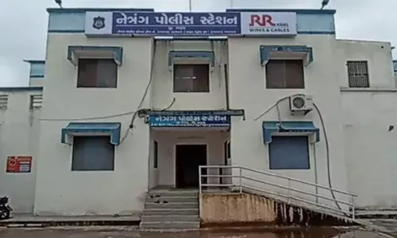 ભરૂચ: નેત્રંગમાં કોલેજના પ્રોફેસરે સહાયક મહિલા સ્ટાફના ફોટા પાડ્યા હોવાના આક્ષેપ,મામલો પહોંચ્યો પોલીસ મથકે