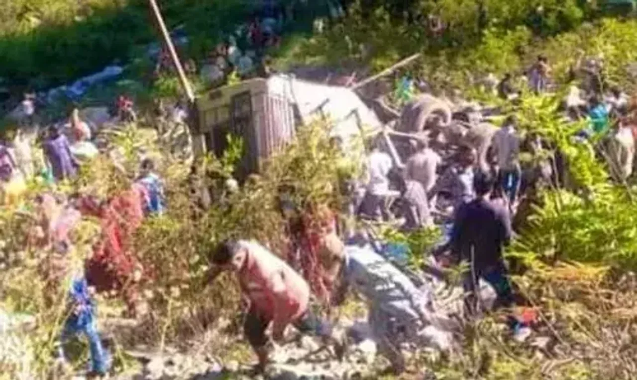 જમ્મુ-કાશ્મીર : પુંછ નજીક બસ ખીણમાં પડતાં 12 લોકોના મોત, રાષ્ટ્રપતિ અને PMએ શોક વ્યક્ત કર્યો