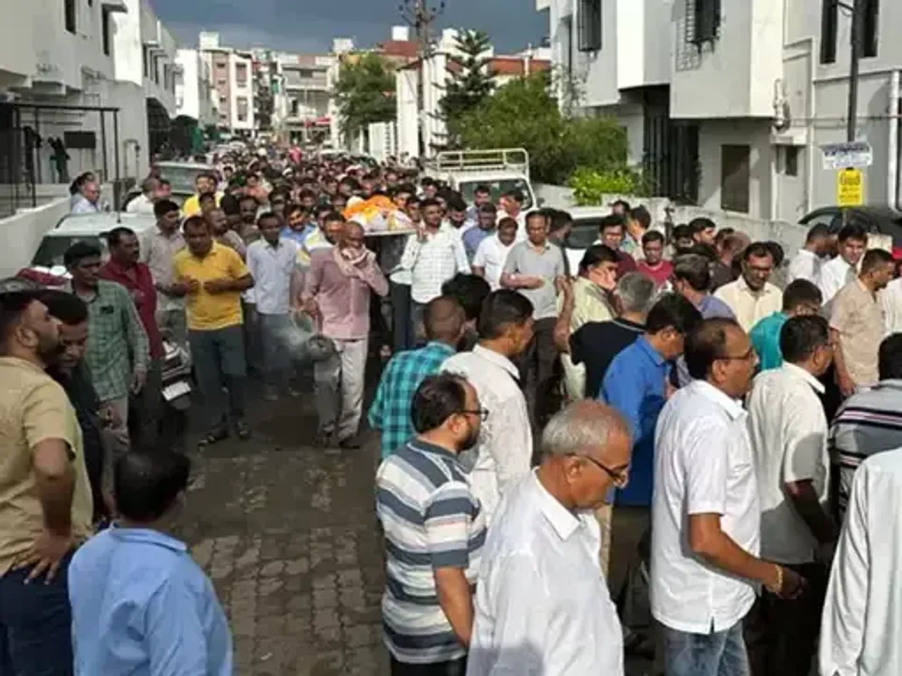 અંકલેશ્વર : પિતાના મૃત્યુની જાણ થતાં જ પુત્રે ચોથા માળેથી જંપલાવી મોતને વહાલું કર્યું.....