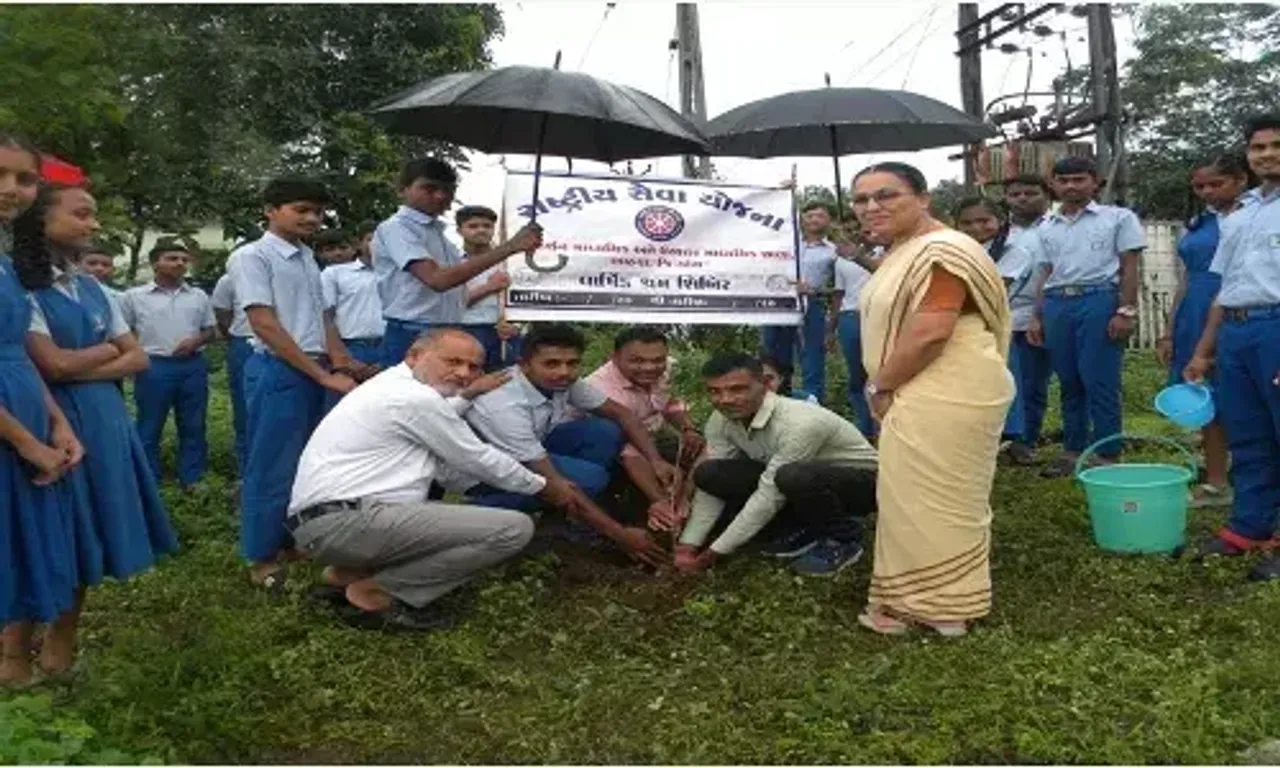 ડાંગ : દીપ દર્શન માધ્યમિક શાળા ખાતે મેગા પ્લાન્ટેશન ડ્રાઇવ અભિયાનનું આયોજન કરાયું...