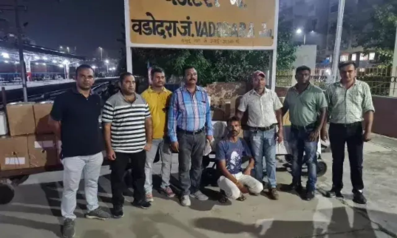 વડોદરા: ટ્રેનમાં આવતાં પાર્સલોમાં દારૃની હેરાફેરીનું નેટવર્ક ઝડપાયુ, દારૂની ૨૪૮૪ બોટલો કબજે કરાઇ