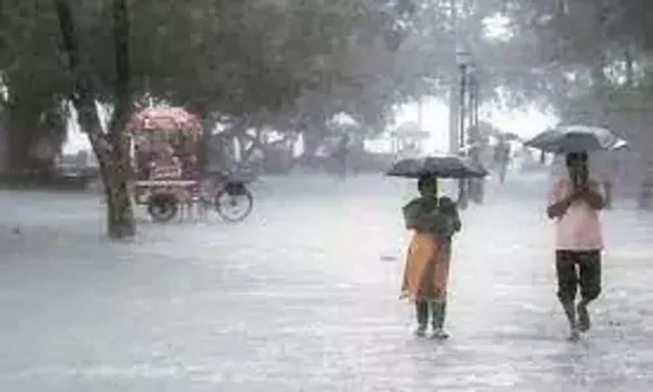 રાજ્યમાં આજે સવારથી વાતાવરણમાં પલટો : અમદાવાદ બાદ બનાસકાંઠા અને અરવલ્લીમાં પણ ધોધમાર વરસાદ શરૂ