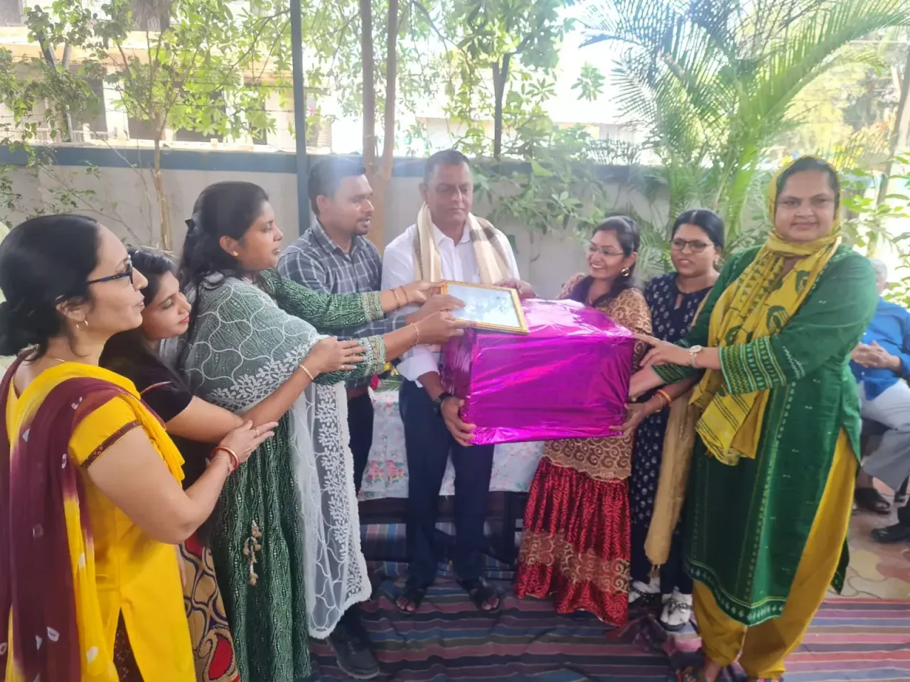 અંકલેશ્વર: ખરોડ ગામની પ્રાથમિક શાળાના સિનિયર શિક્ષક નિવૃત્ત થતા તેઓએનો વિદાય સમારોહ યોજાયો