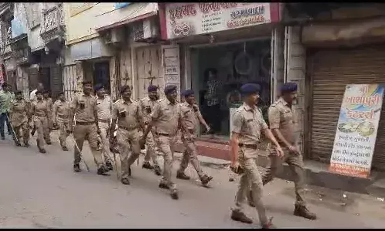 ગોધરા ખાતે રથયાત્રાને અનુલક્ષીને પોલીસ દ્વારા ફુટ પેટ્રોલીંગ કરવામાં આવ્યું