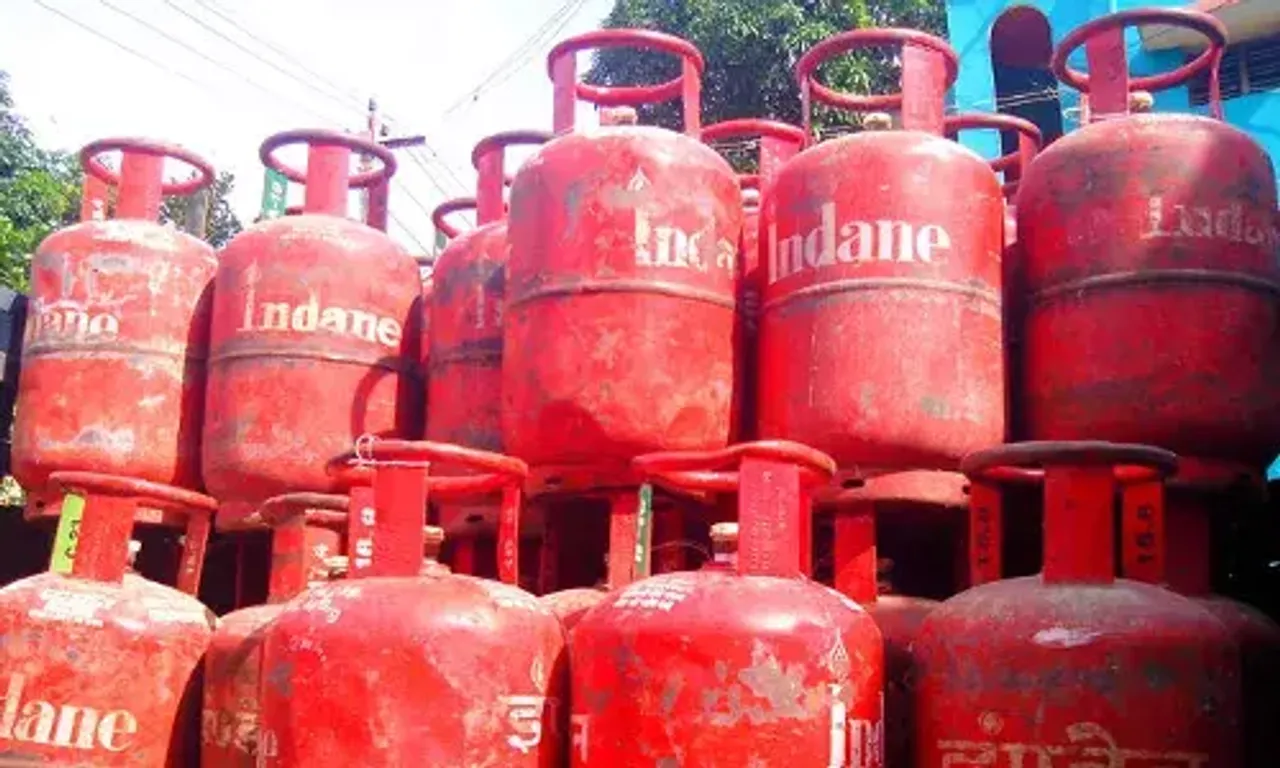 મોંઘવારીના માર વચ્ચે એક રાહતના સમાચાર, LPG ગેસ સિલિન્ડરના ભાવમાં થયો ઘટાડો, જાણો કેટલો થયો ઘટાડો.....