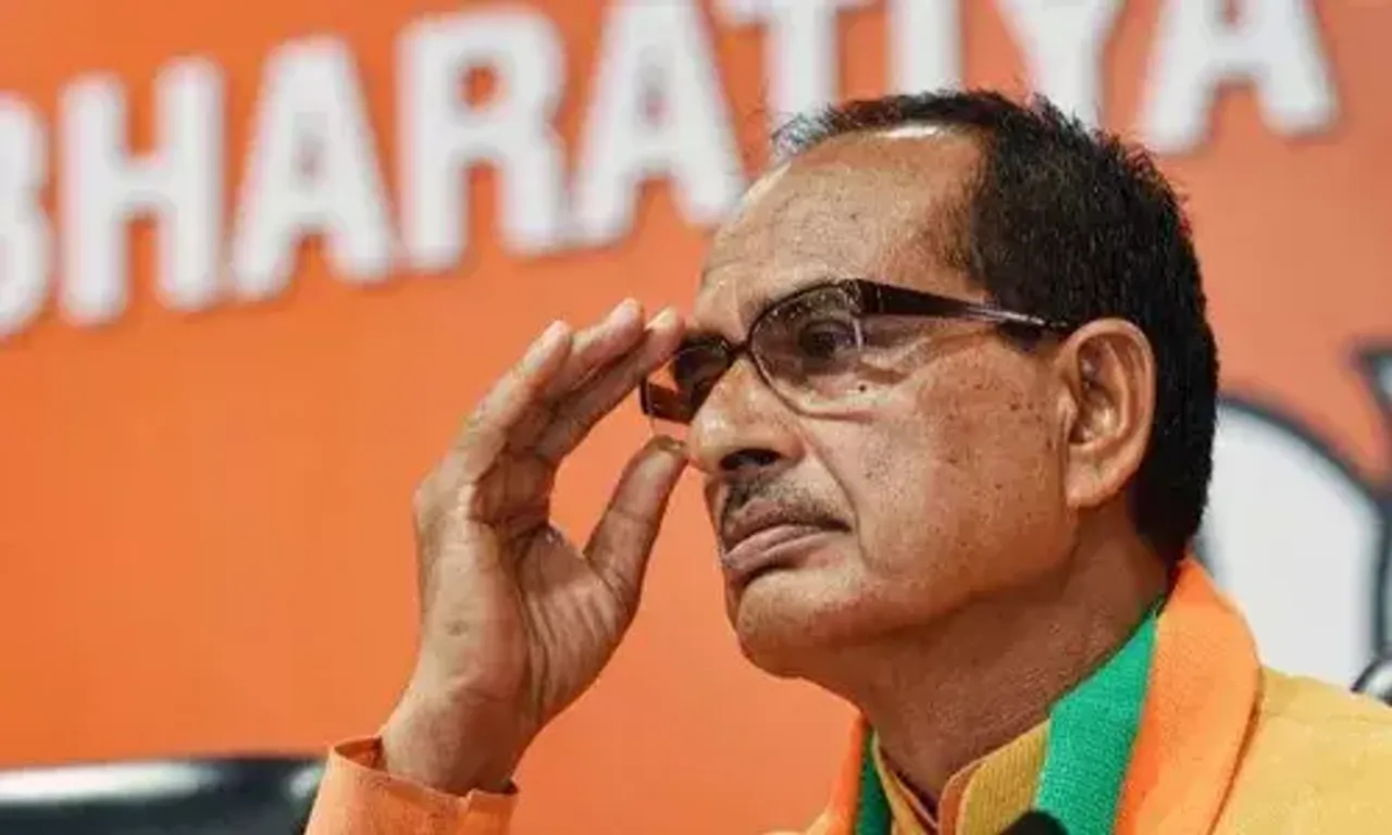 મધ્યપ્રદેશના CM શિવરાજસિંહ ચૌહાણના તીખા તેવર, અધિકારીને સ્ટેજ પર બોલાવી કરી દીધા સસ્પેન્ડ, વાંચો શું છે મામલો