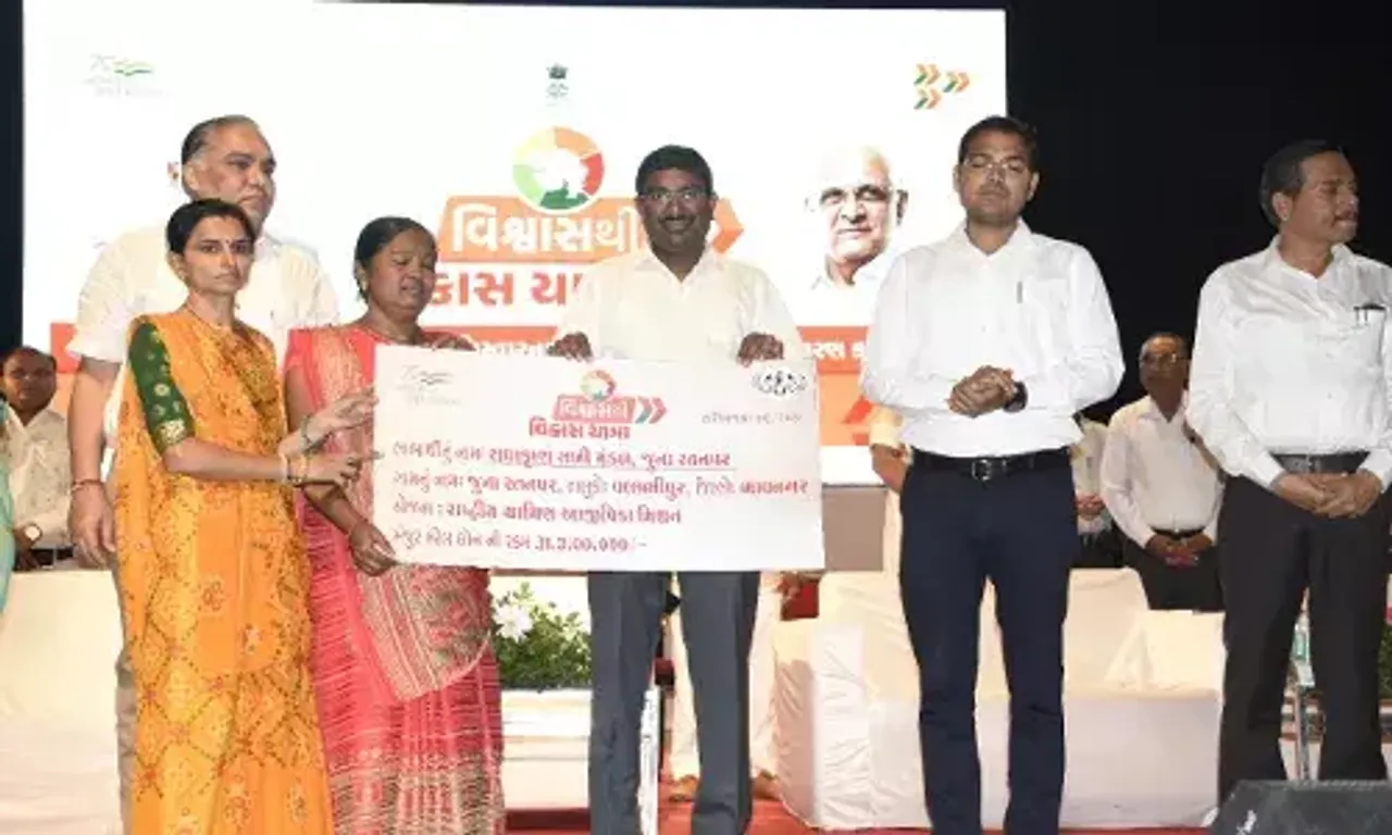 ભાવનગર : 'વિશ્વાસથી વિકાસ યાત્રા' અંતર્ગત 728 સ્વ-સહાય જૂથોને રૂ. 943 લાખના સહાય ચેક વિતરણ કરાયા...