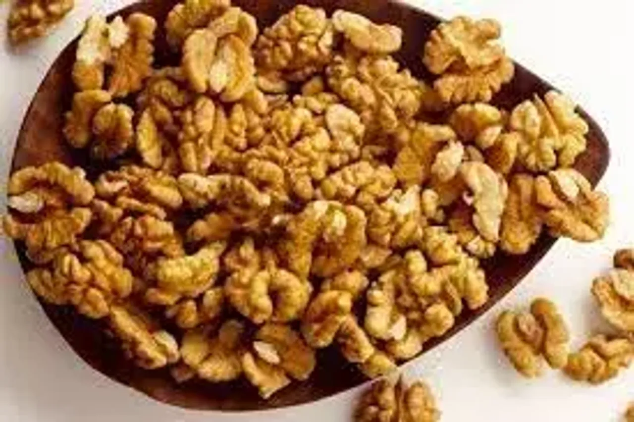 અખરોટ ખાવામાં ઉપયોગની  સાથે સાથે લાકડાના સ્ક્રેચીસ દૂર કરવામાં પણ કરશે મદદ, સેકન્ડો માં દૂર થશે સ્ક્રેચીસ...