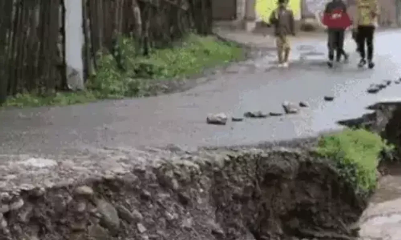 જમ્મુ કાશ્મીરમાં ભારે વરસાદ, ભુસ્ખલન સહિતની ઘટનામાં 5 લોકોના મોત