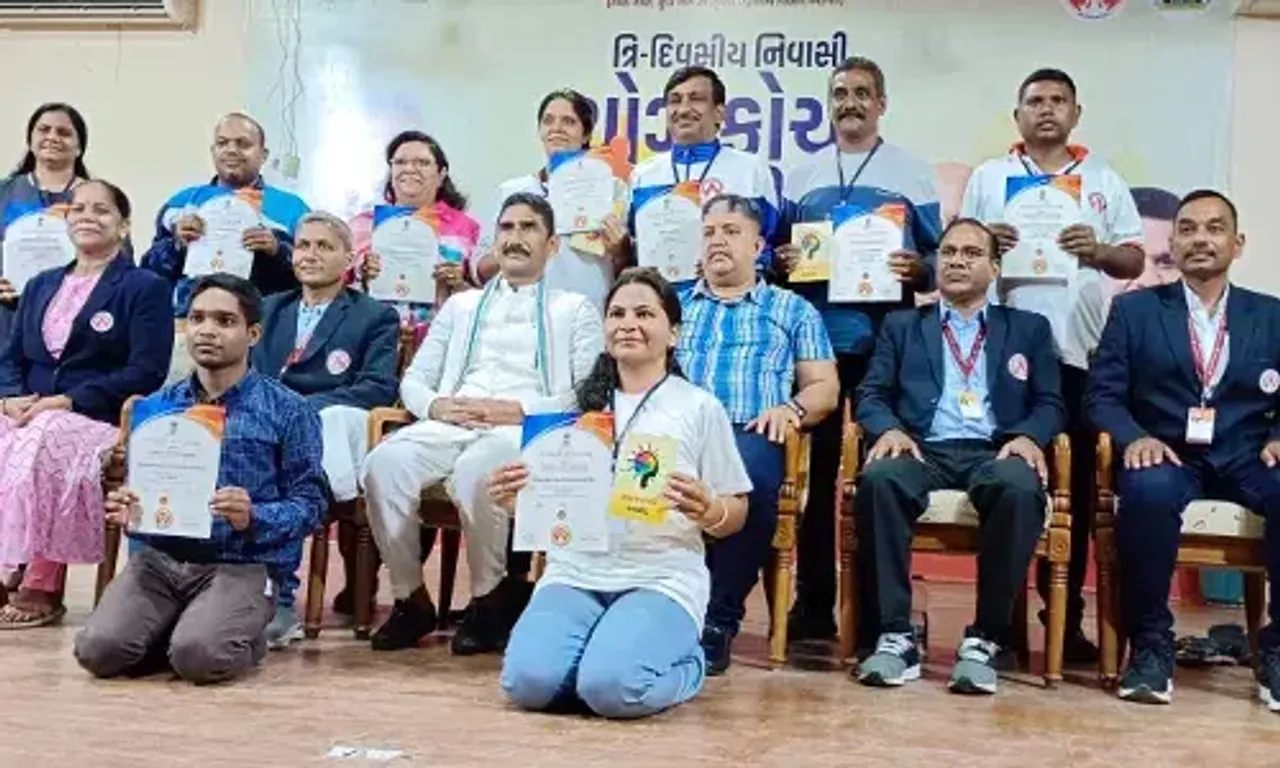 વલસાડ : ત્રિદિવસીય નિવાસી યોગ કોચ તાલીમ શિબિરમાં જિલ્લાના યોગ કોચને સન્માનિત કરાયા...