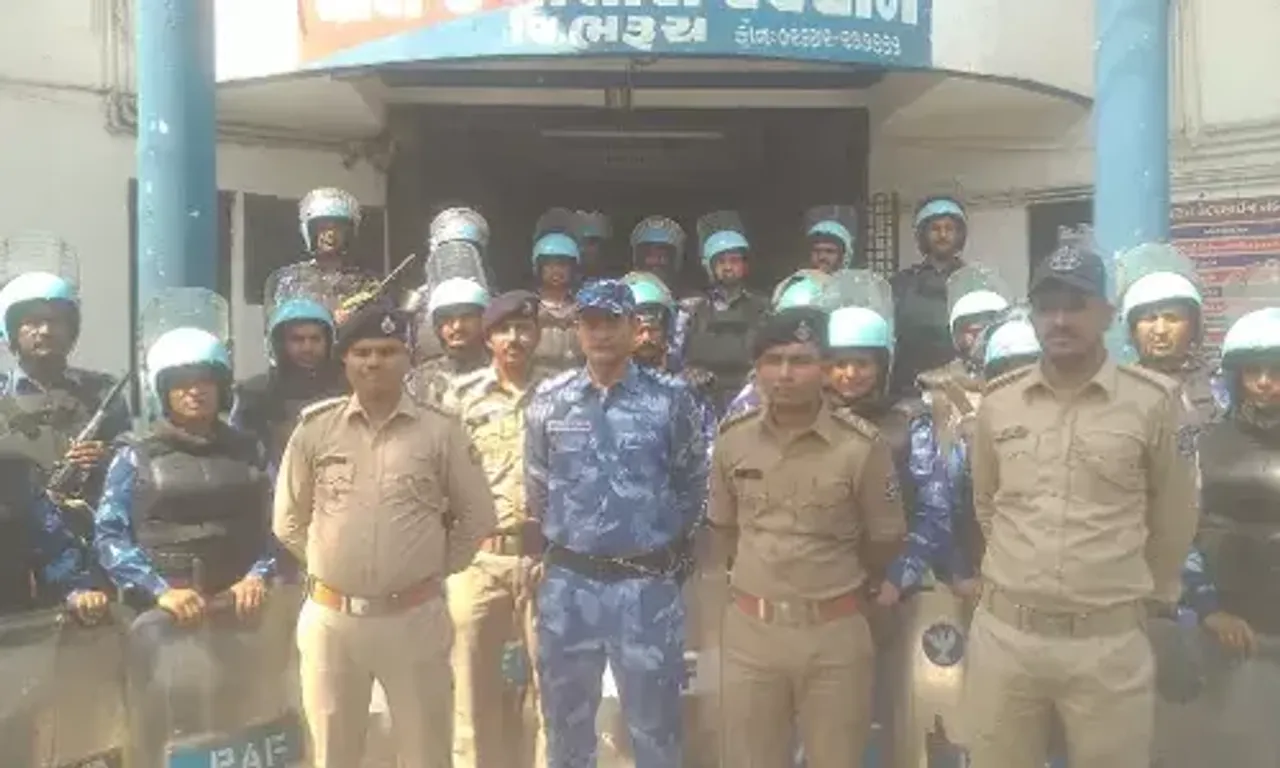 ભરૂચ: પાલેજ પોલીસ મથકની હદમાં રેપિડ એક્શન ફોર્સ દ્વારા ફૂટ પેટ્રોલિંગ યોજાયુ