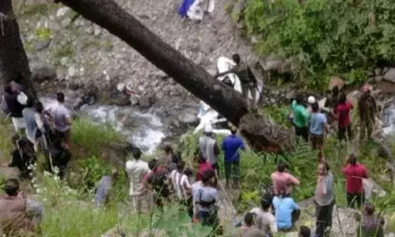 જમ્મુ કાશ્મીર : કિસ્તવાડમાં કાર રોડ પરથી ખીણમાં ખાબકતા, 8 લોકોએ જીવ ગુમાવ્યો