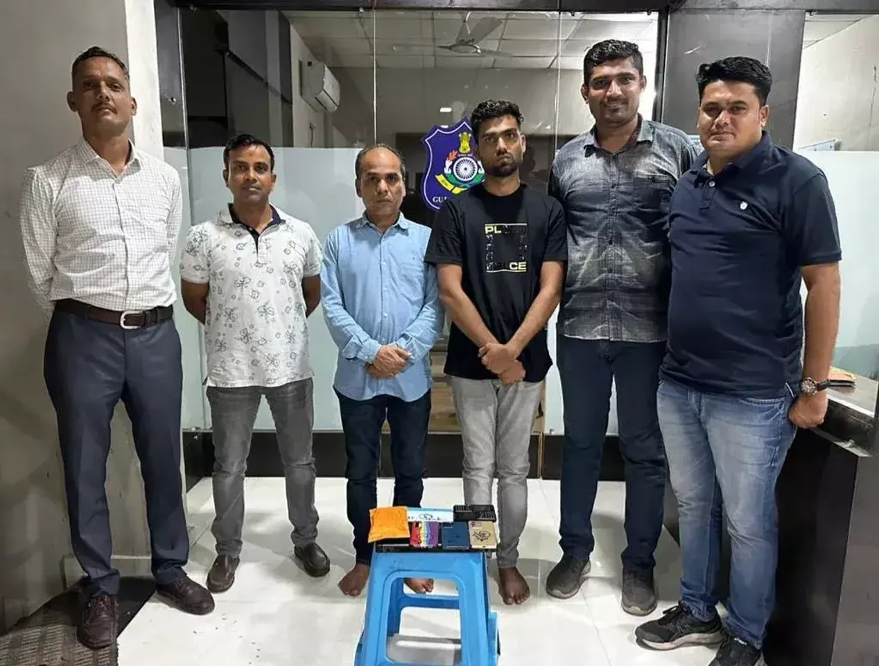 ભરૂચ: પાલેજના માછીવાડમાં લંકા પ્રીમીયમ લીગ ટી-૨૦ ક્રિકેટ ઉપર ઓનલાઈન સટ્ટો રમતા પિતા-પુત્રની પોલીસે કરી અટકાયત