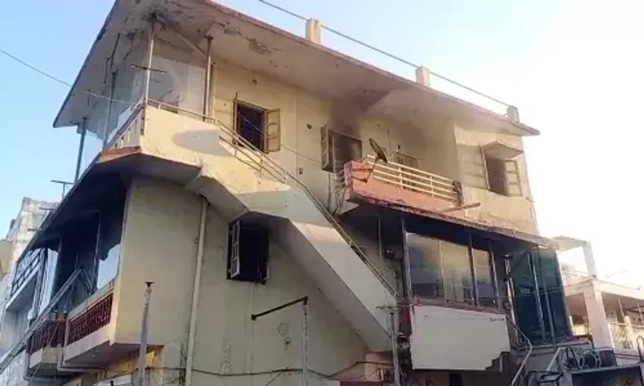 ભરૂચ: લિંકરોડ પર આવેલ આલ્ફા સોસાયટીના મકાનમાં આગ, મકાનમાલિકનો બચાવ