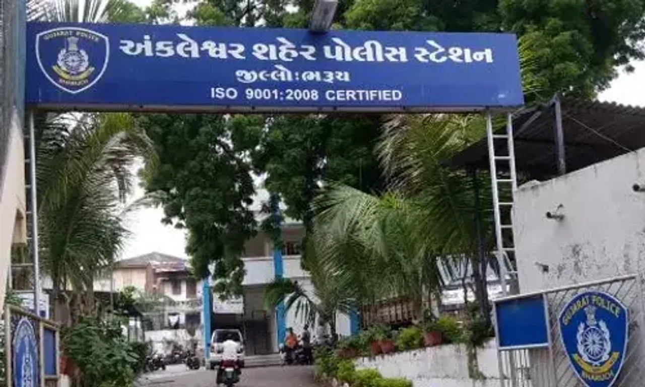 ભરૂચ: અંકલેશ્વર રામ વાટિકા સોસાયટીમાં કાર પાર્ક કરવા મુદ્દે ધીંગાણું, પિતા-પુત્ર સહીત ચાર લોકોને ઇજા
