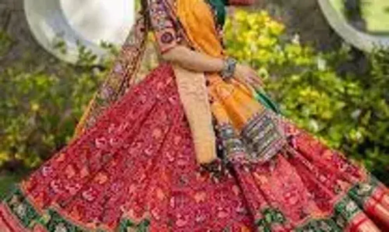 જો તમે નવરાત્રીમાં ગરબા નાઈટ માટે સંપૂર્ણ ગુજરાતી સ્ટાઈલમાં તૈયાર થવા ઈચ્છતા હોવ તો અહીં છે ટિપ્સ.....જાણી લો....