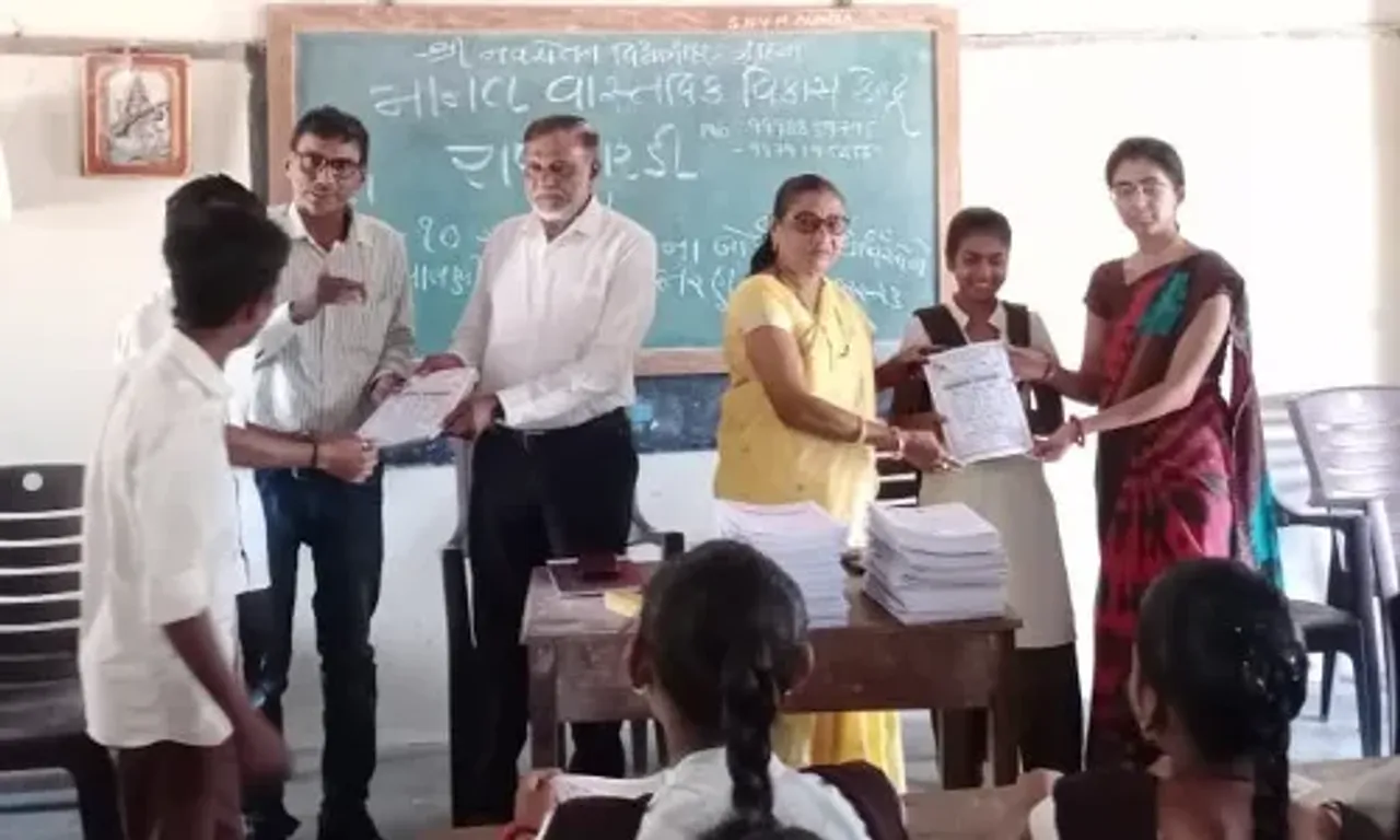 ભરૂચ : નેત્રંગ માનવ વાસ્તવિક વિકાસ કેન્દ્ર દ્વારા ધોરણ ૧૦ અને ૧૨નાં વિધાર્થીઓને એસાઇનમેન્ટ સેટનું વિનામુલ્યે વિતરણ કરાયુ.