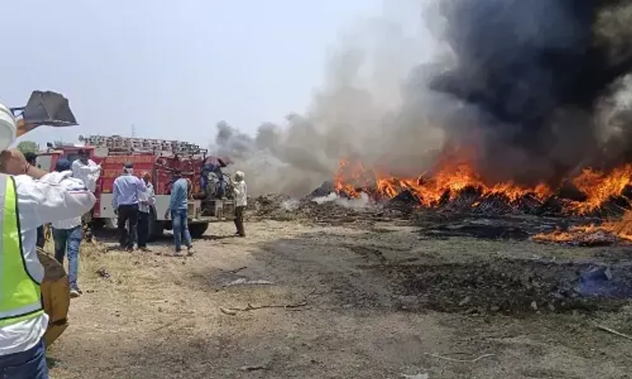ભાવનગર : ગારીયાધારના મેસણકામાં સોલાર પેનલ ભરેલા એક મકાનમાં લાગી ભીષણ આગ, 3 કરોડની નુકશાનીનો અંદાજ