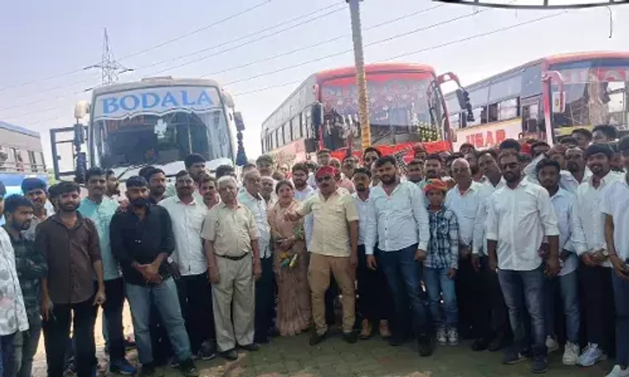 વડોદરા : રૂપાલાએ આપેલા વિવાદિત નિવેદનના વિરોધમાં ક્ષત્રિય સમાજના આગેવાનો રાજકોટ મહા સંમેલન જવા રવાના થયા...
