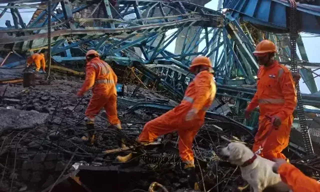 મહારાષ્ટ્ર : શાહપુર તાલુકાના સરલામ્બે ખાતે પુલના કામ દરમિયાન એક ગર્ડર મશીન તૂટી પડતા 15 લોકોના મોત