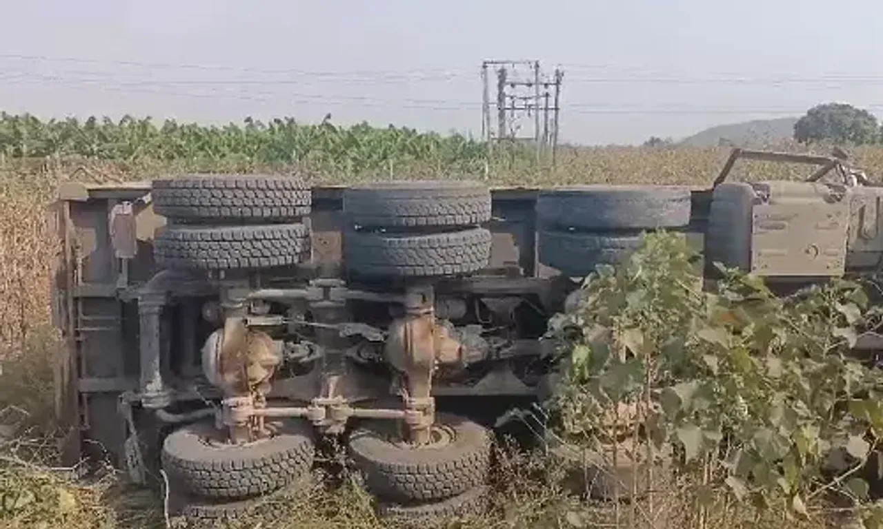 ભરૂચ : ઝઘડિયાના સારસા નજીક રેતી ભરેલી હાઈવા ટ્રક પલટી મારી જતાં અકસ્માત, કોઈ જાનહાનિ નહીં...