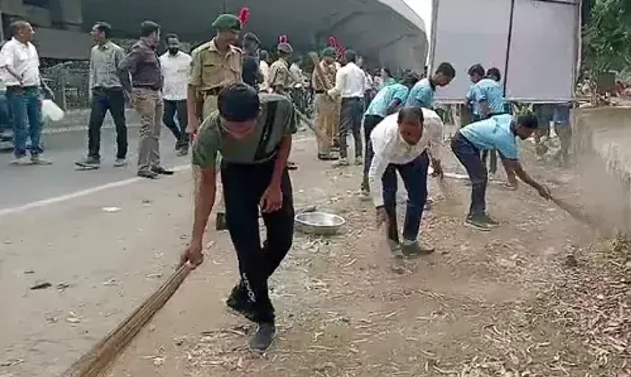 ભરૂચ નગરપાલિકા દ્વારા દ્વિદિવસીય “સ્વચ્છતા હી સેવા” અભિયાન હેઠળ સ્વચ્છતા ઝુંબેશનો પાલિકા પ્રમુખ સહિતના કર્મચારીઓ સફાઈ ઝુંબેશમાં જોડાયા હતા.