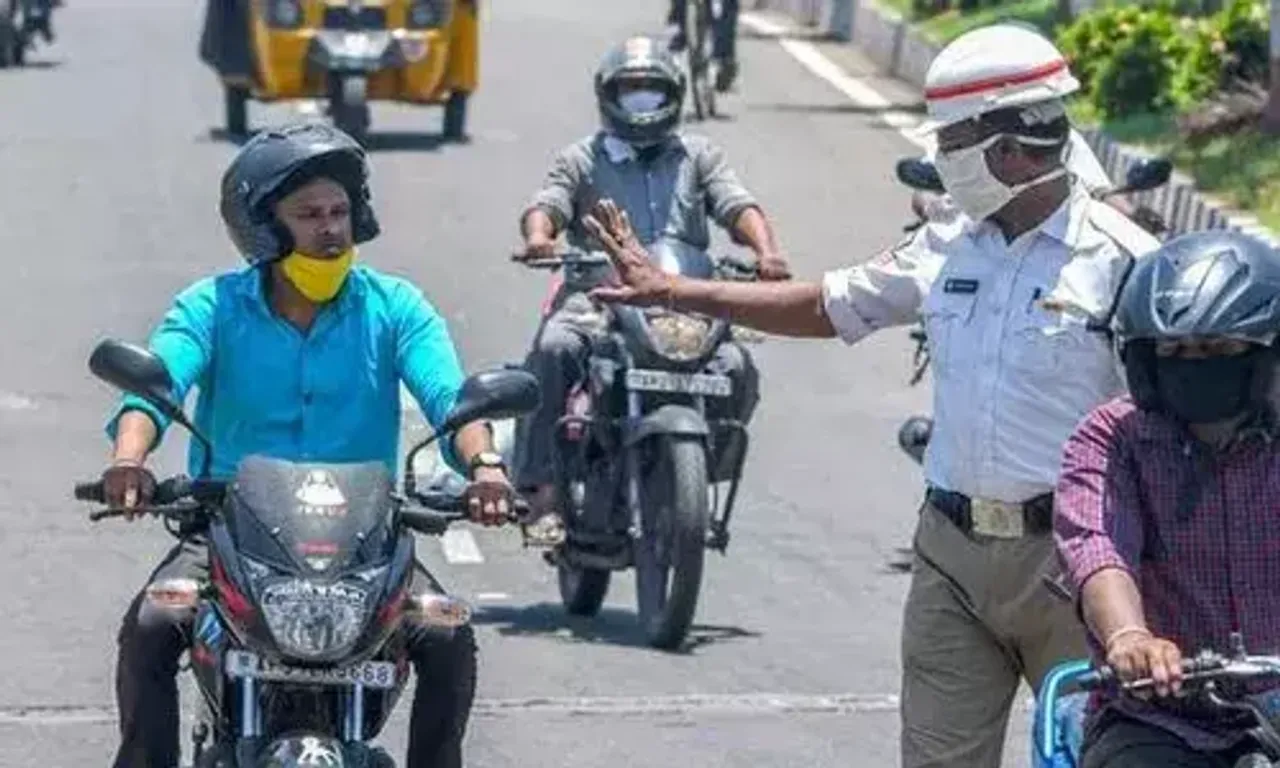 બાઇક ચલાવતી વખતે હેલમેટ અચૂક પહેરજો, હાઈકોર્ટે સરકારને નિયમનું પાલન કરાવવા કર્યું સૂચન