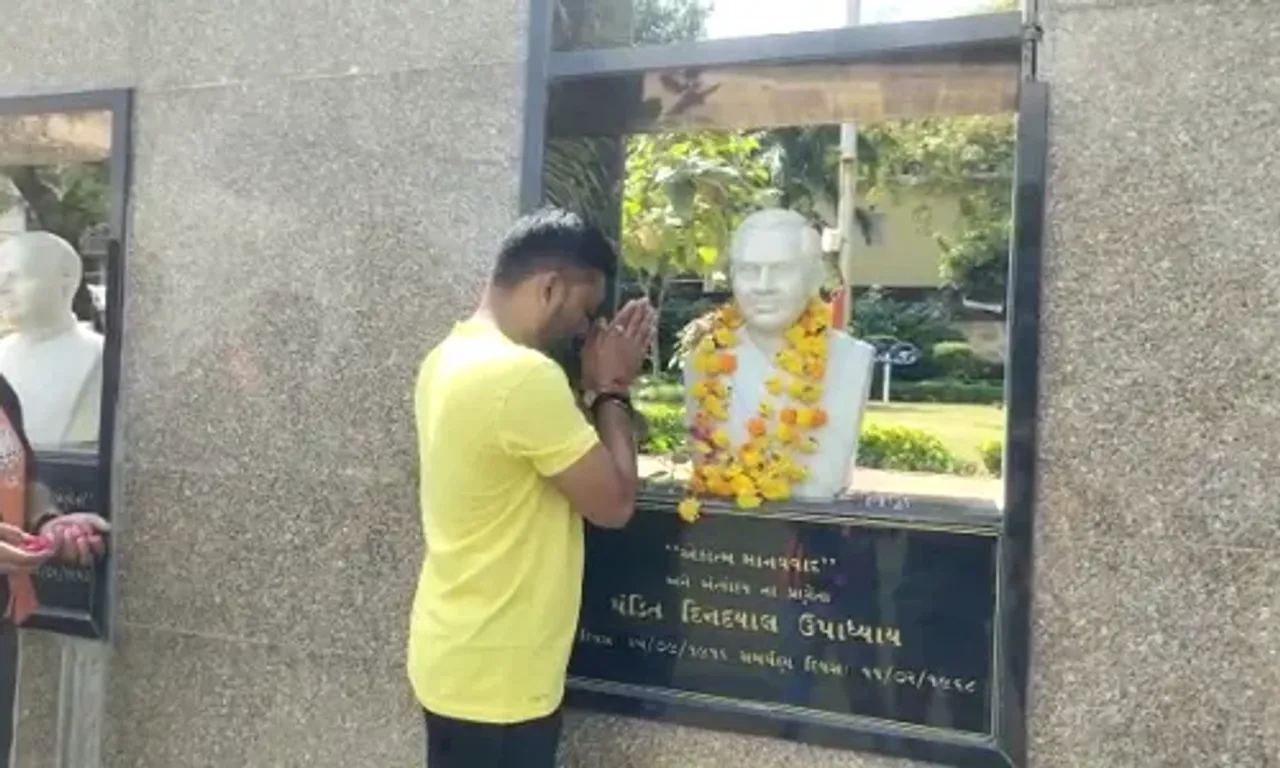 અંકલેશ્વર:જનસંઘના સ્થાપક પંડિત દિન દયાળ ઉપાધ્યાયની જન્મ જયંતી નિમિત્તે ભાજપના આગેવાનો દ્વારા પુષ્પાંજલિ અર્પણ કરાય