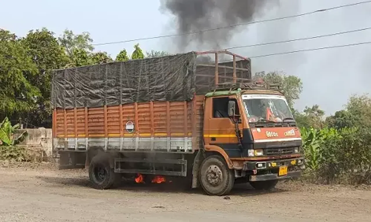 વડોદરા : ટાયરમાં આગ લાગતા ડ્રાઇવરે આઇસર ટેમ્પો સાઇડમાં લીધો, જેને વીજ કરંટ લાગતા મળ્યું મોત…