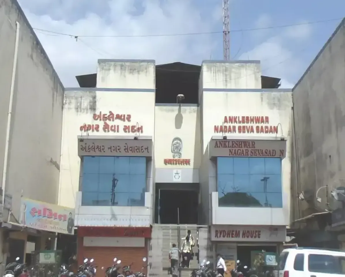 અંકલેશ્વર : વર્ષ 2020માં પાલિકા દ્વારા ખરીદી કરાયેલ ઇનોવા કારનો મામલો, તત્કાલીન અધિકારીઓને પ્રાદેશિક કમિશનરની નોટિસ..!