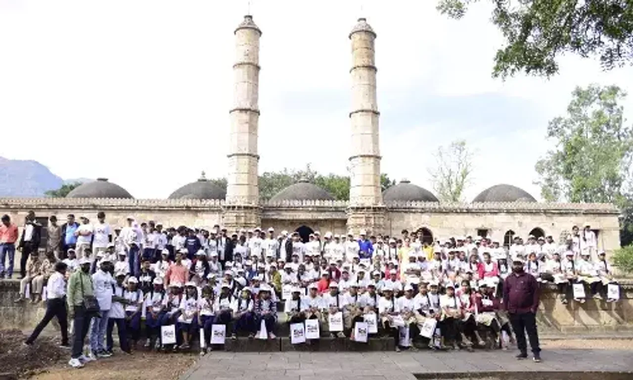 પંચમહોત્સવ: પંચમહાલ જિલ્લા કલેક્ટરે વર્લ્ડ હેરિટેજ વોકને પીળીઝંડી આપી પ્રસ્થાન કરાવ્યું