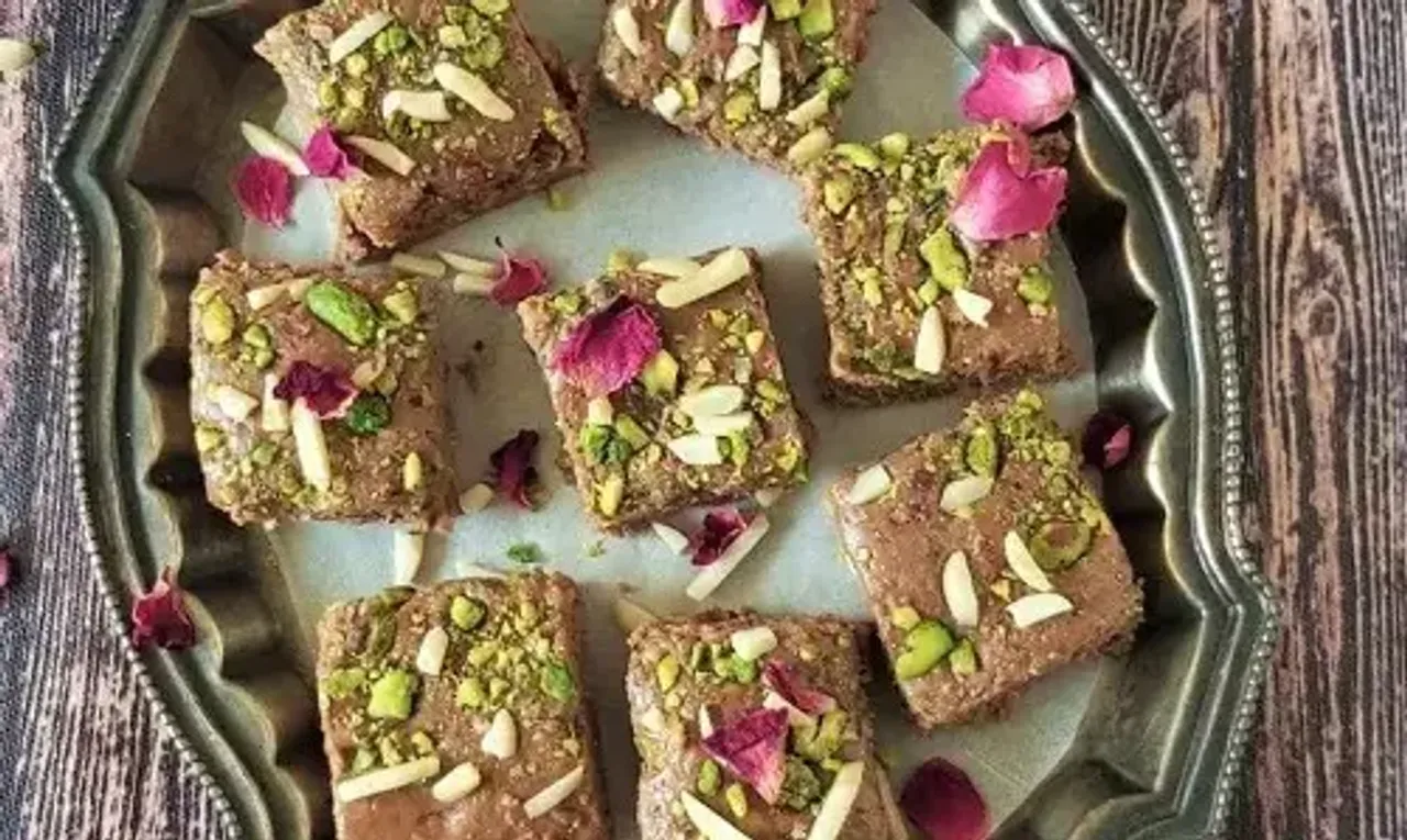 નવરાત્રીના શુભ અવસર પર બનાવો આ ખાસ મીઠાઈ અખરોટ બરફી, જાણો સરળ રેસીપી....