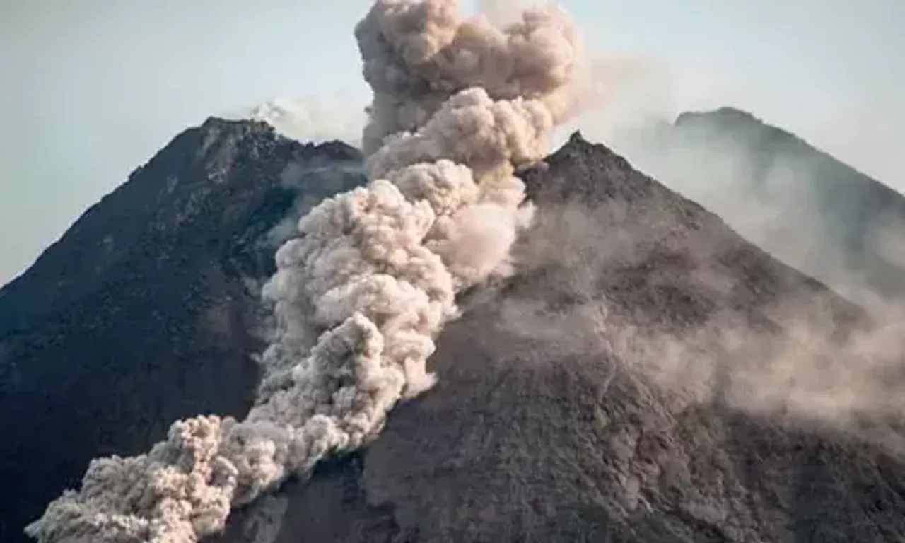 ઇન્ડોનેશિયામાં માઉન્ટ મેરાપી જ્વાળામુખી ફાટયો, 11 ના મોત..!