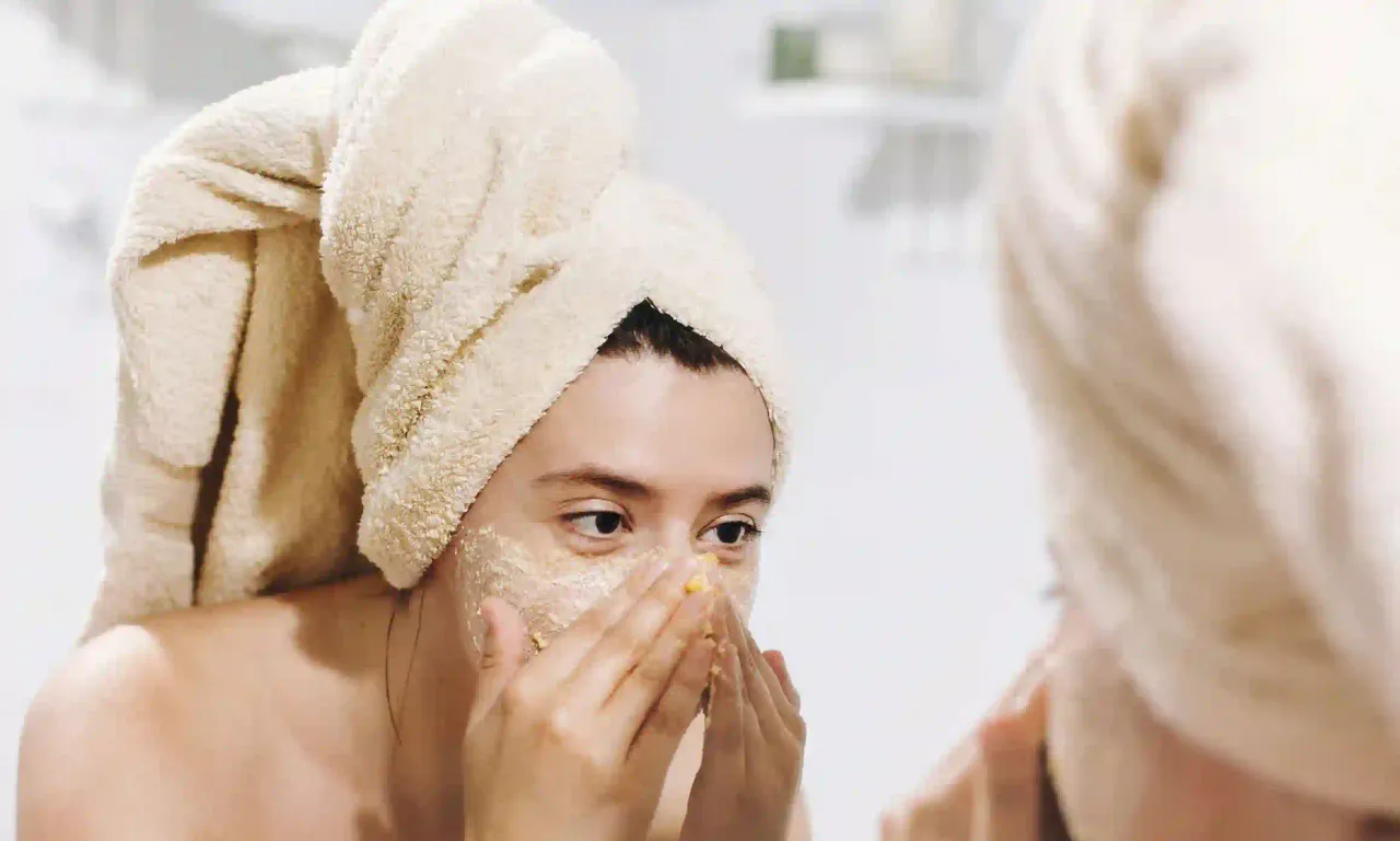 ફેસ પેક લગાવતી વખતે આ 9 બાબતોનું રાખો ખાસ ધ્યાન