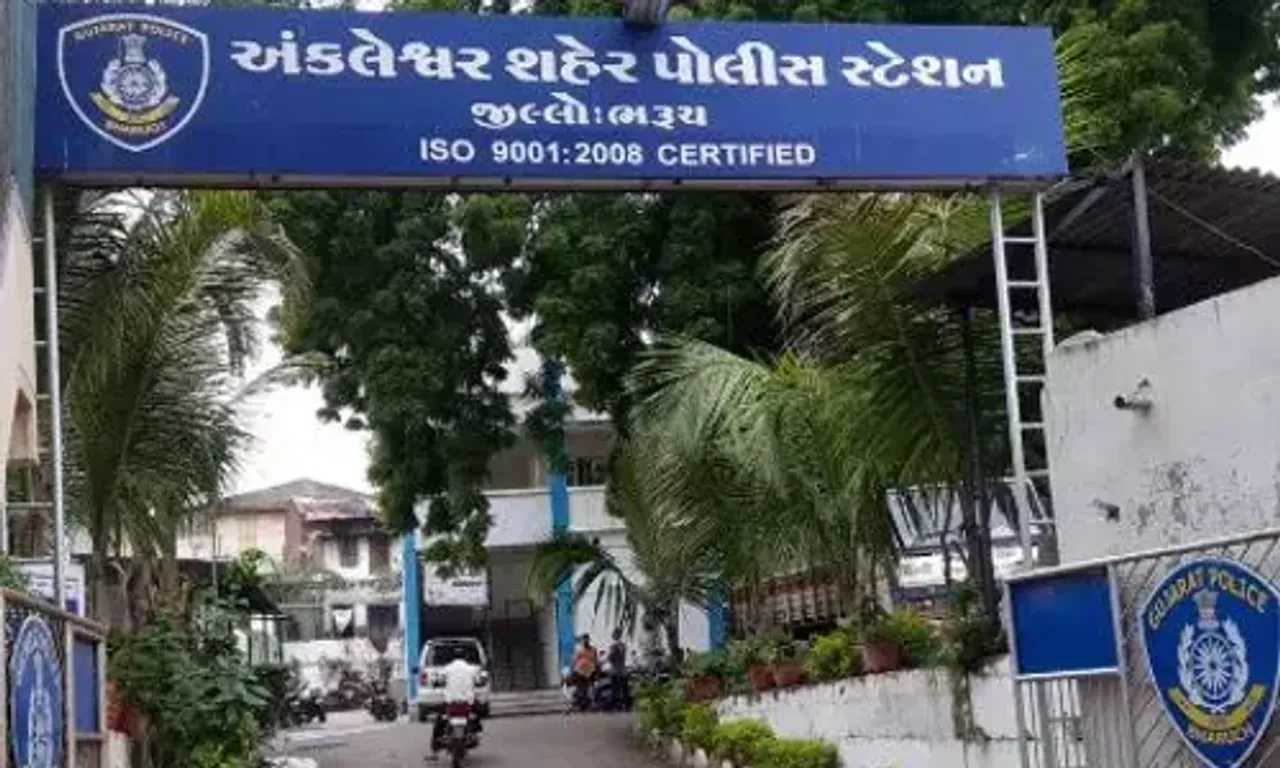 અંકલેશ્વર:એ ડિવિઝન પોલીસે મોપેડમાં વિદેશી દારૂની હેરાફેરી કરતા બુટલેગરની કરી ધરપકડ